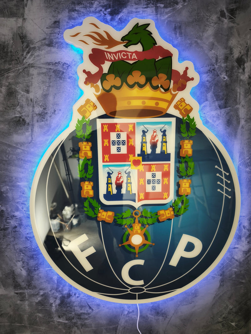 PVC ou acrílico: qual o melhor material para um logótipo 3D?